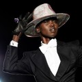 Salah Satu Koleksi Topi Spring/Summer 2013 Karya Philip Treacy