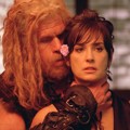Ron Perlman Sebagai Nicola dan Demi Moore Sebagai Alexandra