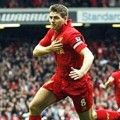 Steven Gerrard Merayakan Keberhasilanya Mencetak Gol