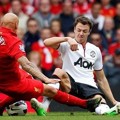 Jonjo Shelvey Saat Menjegal Jonny Evans