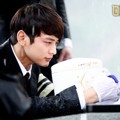 Kang Tae Joon Menangis Ditengah Hujan