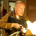 Bruce Willis Berperan Sebagai Joe Saat Tua