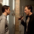 Joseph Gordon-Levitt dan Noah Segan di Film Looper