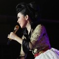 Penampilan Syahrini di Inbox Awards SCTV 2012