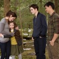 Bella, Edward dan Jacob Menemui Renesmee