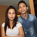 Norman Kamaru dan Istrinya Deisy Paindong Saat Menghadiri Jumpa Pers Konser Shahrukh Khan
