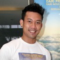 Denny Sumargo Ditemui Usai Syukuran Film '5 cm.'