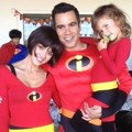 Jessica Alba Sekeluarga Memakai Kostum Karakter 'The Incredible'