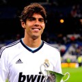 Kaka Mendapatkan Penghargaan The Best Player of The Match