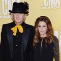 Michael Lockwood dan Lisa Marie Presley di Red Carpet CMA Awards 2012