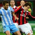 Bojan Krkic Berebut Bola dengan Ignacio Camacho