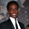 Edi Gathegi di Black Carpet Premiere 'Breaking Dawn 2'