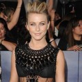 Julianne Hough di Black Carpet Premiere 'Breaking Dawn 2'