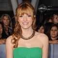 Bella Thorne di Black Carpet Premiere 'Breaking Dawn 2'