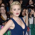 AJ Michalka di Black Carpet Premiere 'Breaking Dawn 2'