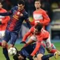 Cesc Fabregas Terjatuh Saat Duel dengan Jose Manuel Jurado