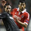 Giorgos Samaras Berduel dengan Ezequiel Garay