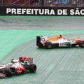 Tabrakan Lewis Hamilton dan Nico Hulkenberg