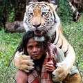 Abdullah Sholeh dan Harimau Bengal Kesayangannya Mulan