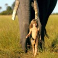Tippi Degre Saat Bermain Dengan Seekor Gajah