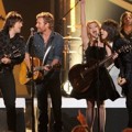 Penampilan Dierks Bentley dan The Band Perry di Grammys Nominations Concert 2013
