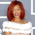 Gaun Rihanna yang Mirip Hiasan Pohon Natal Bersalju