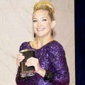 Warna Gaun Kate Hudson Mirip Lampu Pohon Natal Warna Ungu