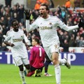 Michu Berhasil Membobol Gawang Arsenal