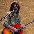 Aksi Brian Bell Weezer di Konser 'Blue Album Night'