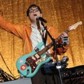 Aksi Rivers Cuomo Weezer di Konser 'Blue Album Night'