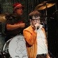 Penampilan Weezer di Konser 'Blue Album Night'
