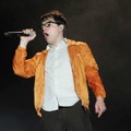 Aksi Rivers Cuomo Weezer di Konser 'Blue Album Night'