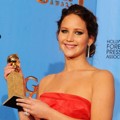 Jennifer Lawrence Raih Piala Best Performance by an Actress in a Motion Picture - Comedy Or Musical
