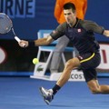 Novak Djokovic Berusaha Mengembalikan Serangan Andy Murray