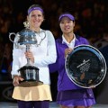 Victoria Azarenka dan Na Li Berfoto Bersama
