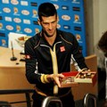 Setelah Kemenangannya Novak Djokovic Membagikan Coklat