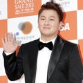 Huh Gak di Red Carpet Seoul Music Awards ke-22