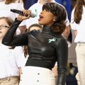 Jennifer Hudson Tampil Ditemani Paduan Suara dari Siswa Sekolah Dasar Sandy Hook