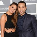 Chrissy Teigen dan John Legend di Red Carpet Grammy Awards 2013