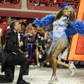 Seorang Penari Menyatakan Cintanya di Rio Carnival 2013