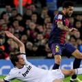 Fabio Coentrao Berusaha Jatuhkan Daniel Alves