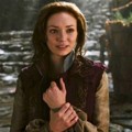 Eleanor Tomlinson Berperan Sebagai Putri Isabelle