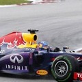 Sebastian Vettel Berhasil Menyalip Mark Webber