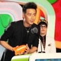 Han Geng Raih Piala Favorite Asian Act