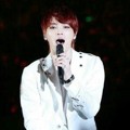 Hero Jaejoong Bernyanyi di Atas Crane