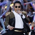 Penampilan PSY di Konser 'Happening'