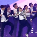 Penampilan PSY di Konser 'Happening'