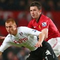 Duel Michael Carrick vs Steve Sidwell