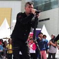 Penampilan Ahmad Dhani Bersama T.R.I.A.D di Acara Musik 'Dahsyat'