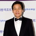 Ahn Sung Ki Hadir di Baeksang Awards 2013